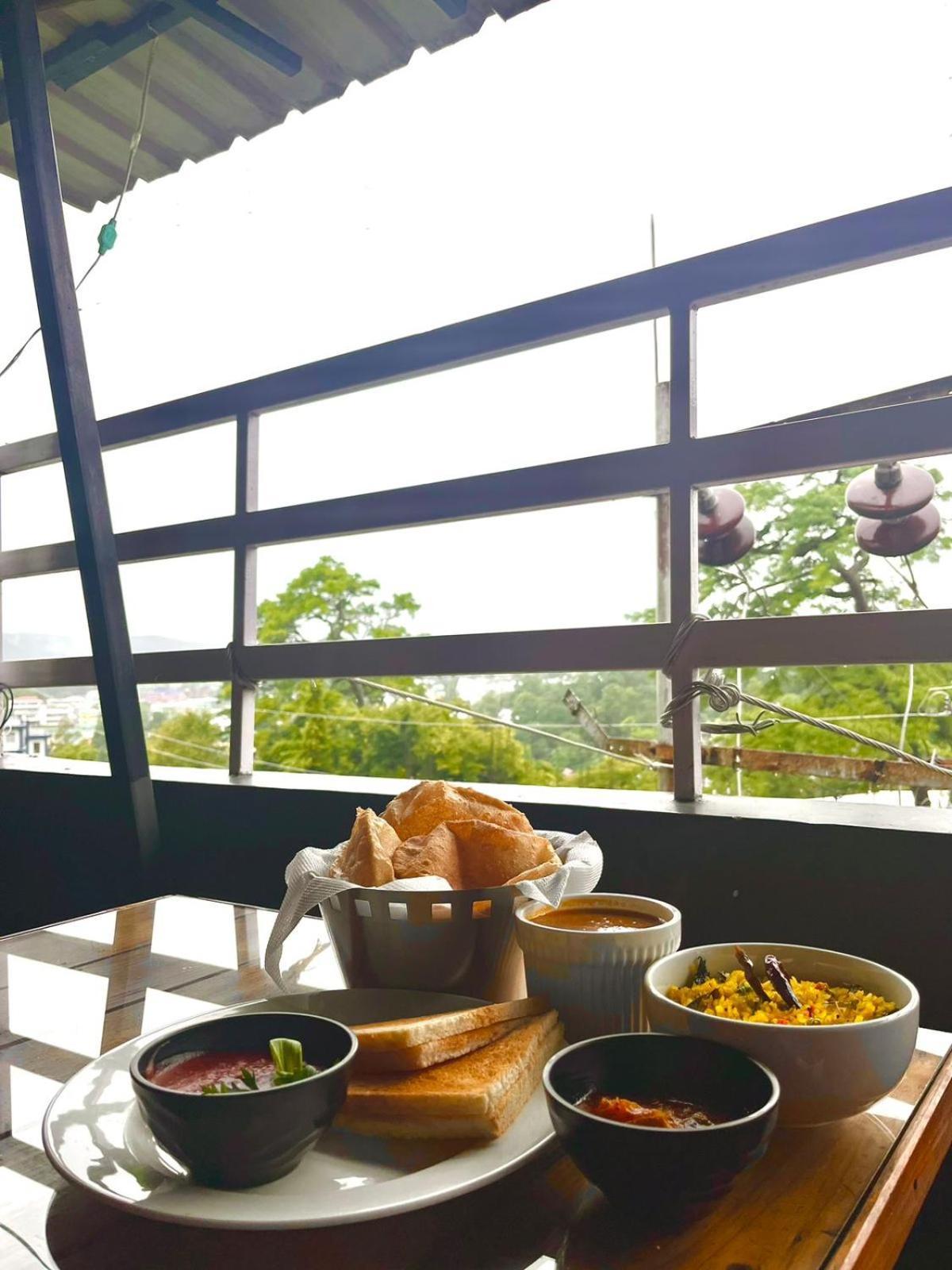 Hotel The Living Roof Shillong Exterior foto